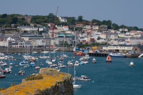 10. Guernsey: 80,42 jaar